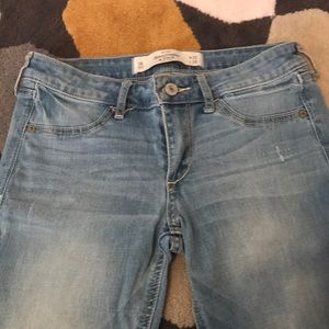 Cute woman’s jeans from Abercrombie and Fitch!
